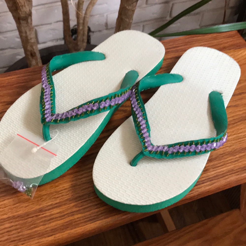 NWT Bedazzled Flipflops. Y2K Boho Chic